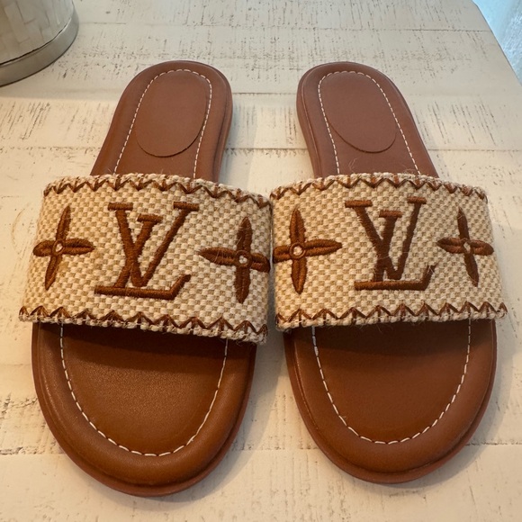 Summer sandals - Picture 2 of 3